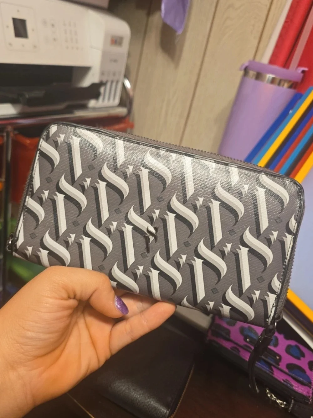 Simply Vera Monogram Zip-Around Wallet in Gray and White